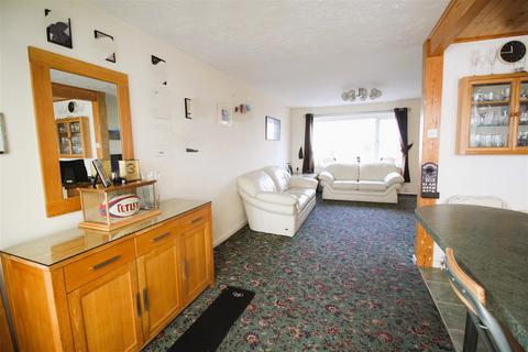 16 Silver Birch Close, Wyke, Bradford, BD12 9ER
