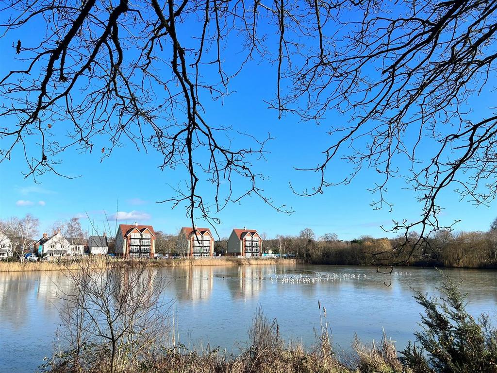 Lake phot.jpg