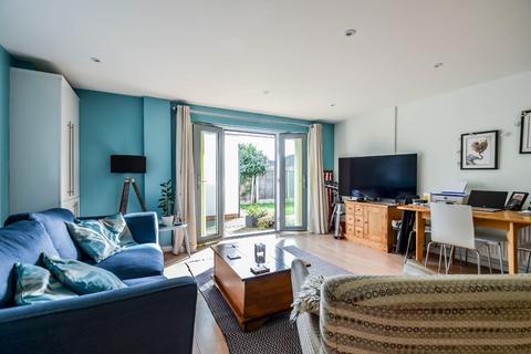 2 bedroom apartment for sale - Pavilion Drive, Leigh-On-Sea SS9