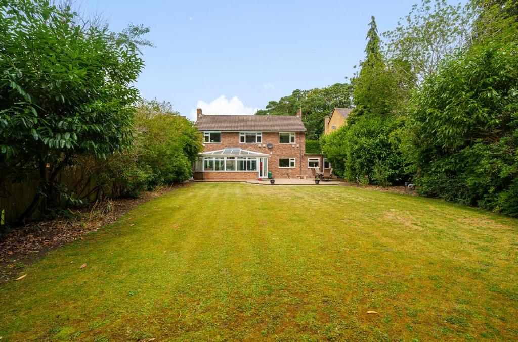 Iberian Way, Camberley GU15 4 bed detached house for sale £800,000