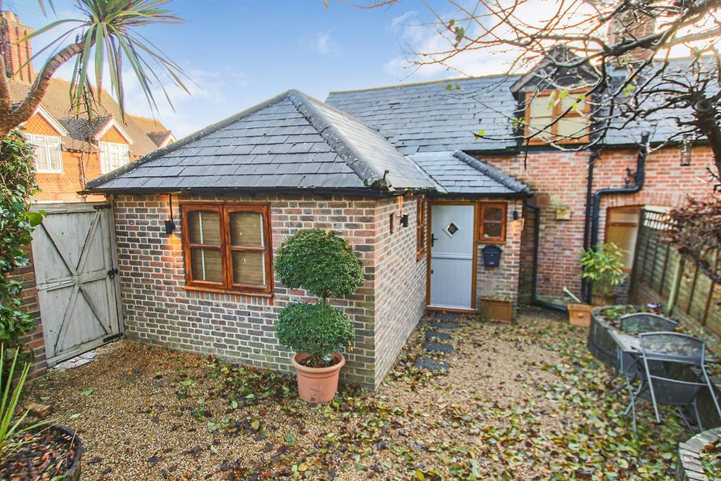 Hammerwood Road, Ashurst Wood, RH19 3 bed semidetached house for sale