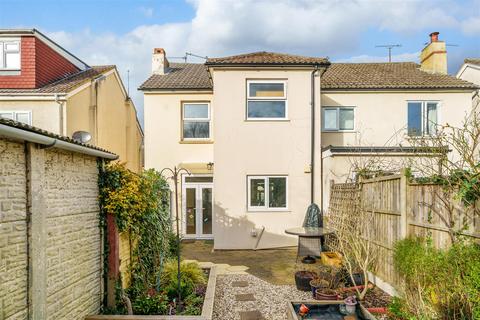 11 Buckhurst Road, Frimley Green, Camberley, GU16 6LH