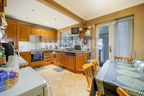 undefined, The Avenue, Cranford, Hounslow