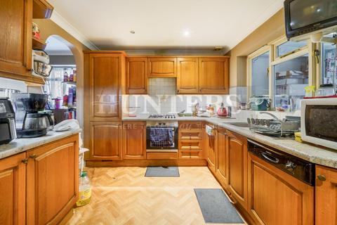 undefined, The Avenue, Cranford, Hounslow