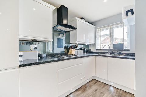 18 Hodges Close, Bagshot, GU19 5QS