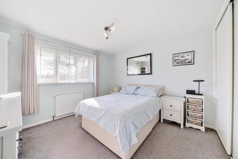 18 Hodges Close, Bagshot, GU19 5QS