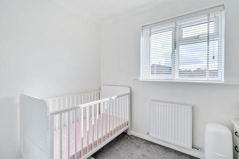 18 Hodges Close, Bagshot, GU19 5QS