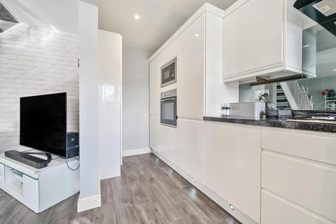 18 Hodges Close, Bagshot, GU19 5QS
