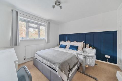 3 bedroom end of terrace house for sale - Arthur Close, Bagshot GU19