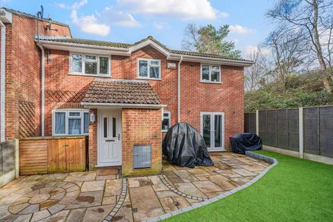 17 Arthur Close, Bagshot, GU19 5QT