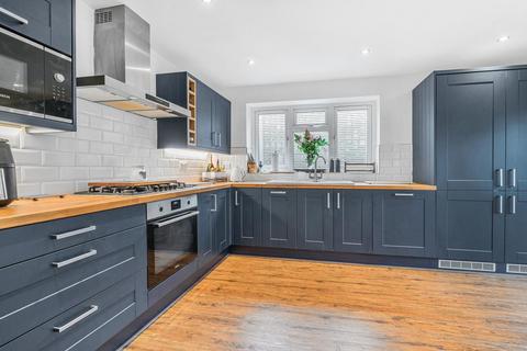 17 Arthur Close, Bagshot, GU19 5QT