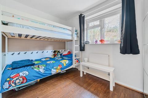 17 Arthur Close, Bagshot, GU19 5QT
