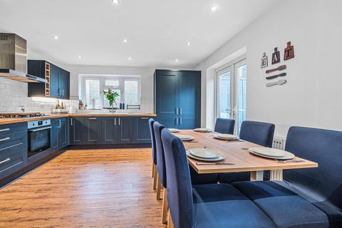 17 Arthur Close, Bagshot, GU19 5QT