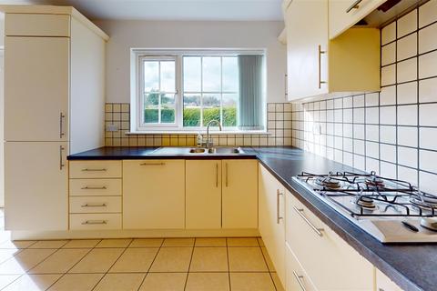 4 bedroom semi-detached house for sale, Sandholme Drive, Burley in Wharfedale, Ilkley, LS29