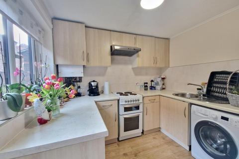 2 bedroom flat to rent - Westerdale Court, York, YO30