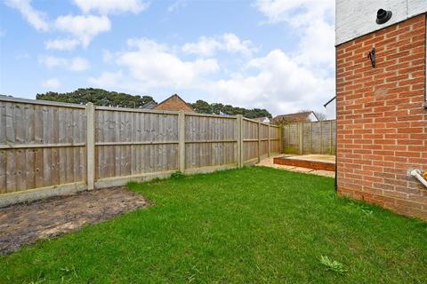 27 Lanyards, Littlehampton, BN17 6SG