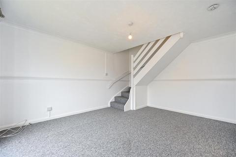 27 Lanyards, Littlehampton, BN17 6SG