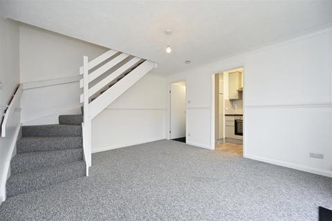 27 Lanyards, Littlehampton, BN17 6SG