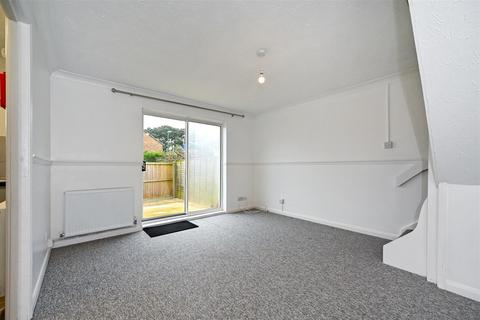 27 Lanyards, Littlehampton, BN17 6SG