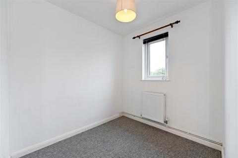 27 Lanyards, Littlehampton, BN17 6SG