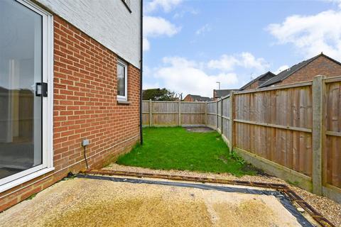 27 Lanyards, Littlehampton, BN17 6SG