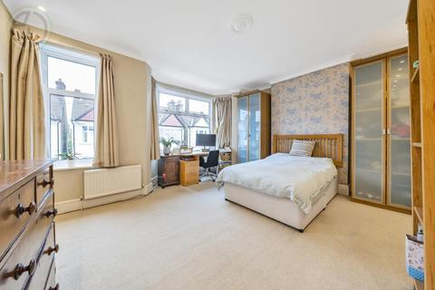 24 Birdhurst Road, London, SW19 2HZ