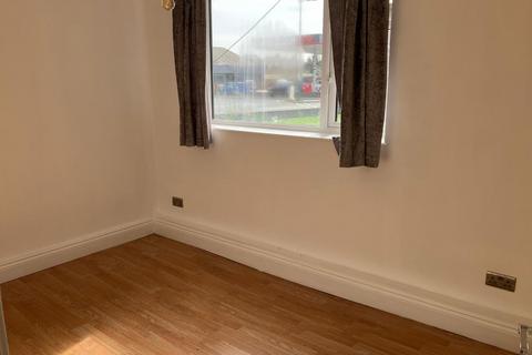 2 bedroom flat to rent, Billet Lane, Hornchurch