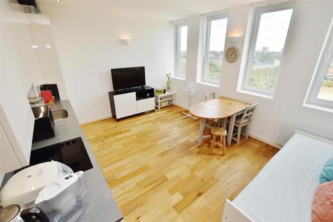 1 bedroom flat to rent - Canning Road, London, E15