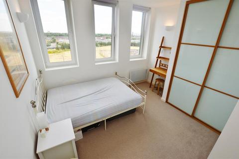 1 bedroom flat to rent - Canning Road, London, E15