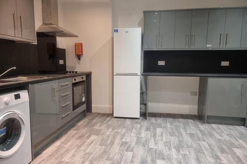 1 bedroom in a house share to rent, Etchingham Park Road, London