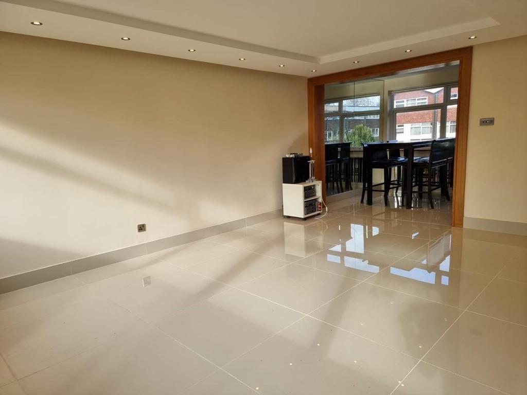 Diningroom.jpg