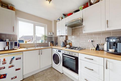 10 Glebe Close, Loughton, Milton Keynes, MK5 8HB