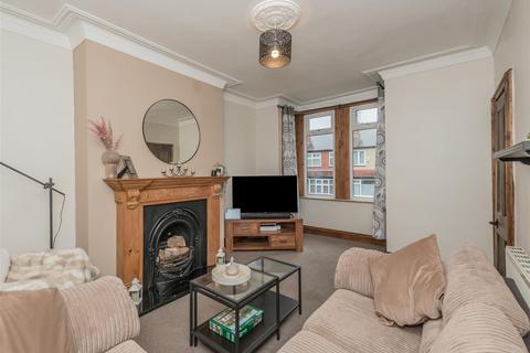 2 bedroom terraced house for sale - St. Ives Grove, Leeds