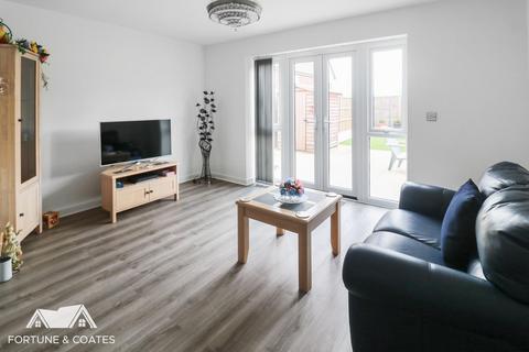 10 Dovestone Close, West Thurrock, Grays, RM20 3DG