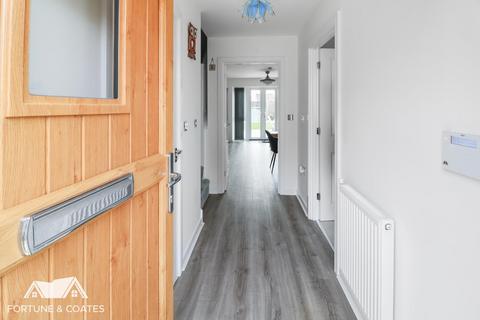 10 Dovestone Close, West Thurrock, Grays, RM20 3DG