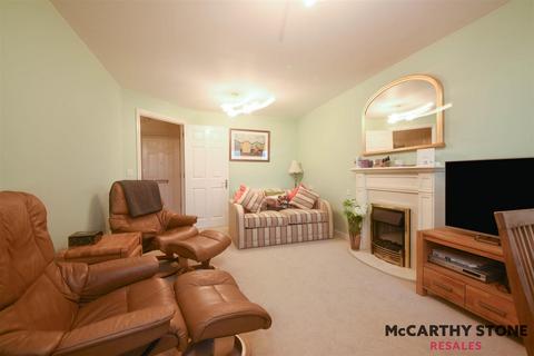 1 bedroom apartment for sale, Benedict Court, Western Avenue, Newbury, Berkshire, RG14 1AR