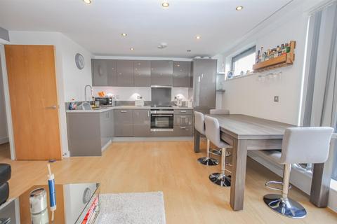 1 bedroom penthouse to rent - Townhall Square, Crayford, Kent