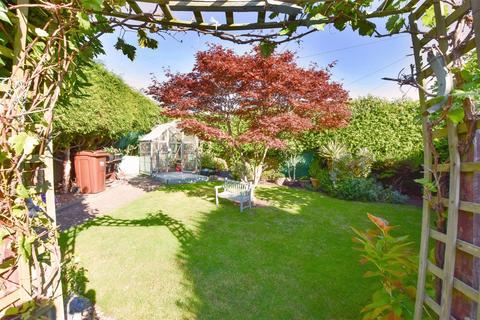 3 bedroom detached house for sale - Amberley Road, Eastbourne