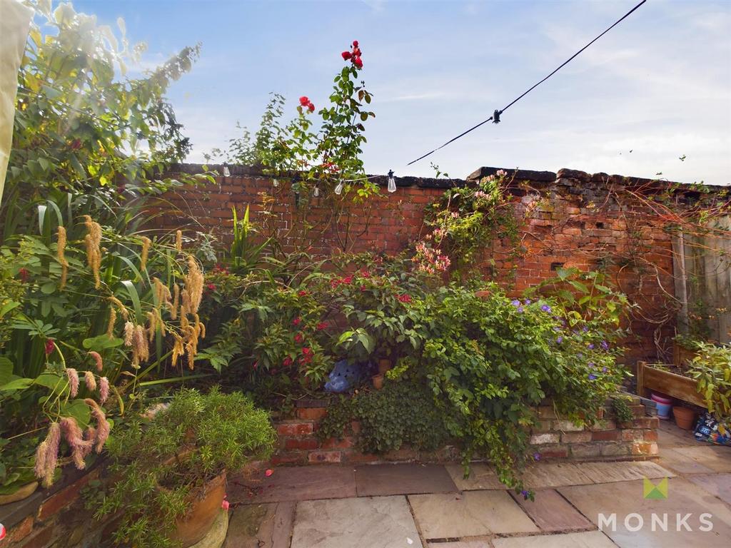CAM01348 G0-PR0495-STILL003.jpg