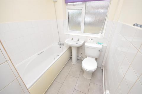 2 bedroom apartment to rent, Thornhill Road, Luton