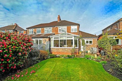 2 bedroom semi-detached house for sale - Crofton Avenue, Timperley