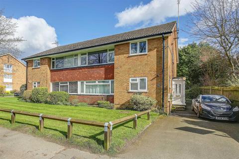 44 Master Close, Oxted, RH8 9NA