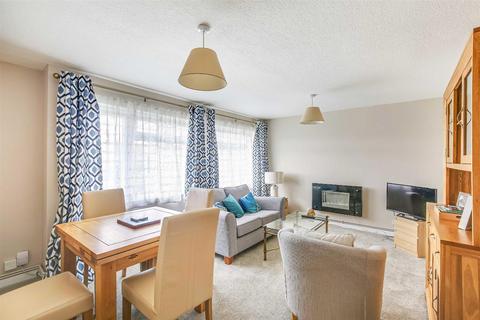 44 Master Close, Oxted, RH8 9NA