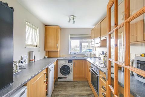 44 Master Close, Oxted, RH8 9NA