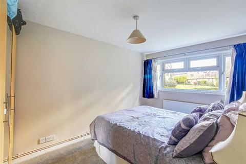 44 Master Close, Oxted, RH8 9NA
