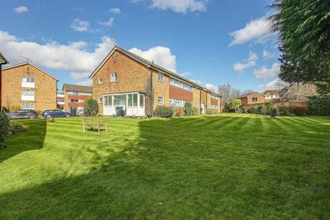 44 Master Close, Oxted, RH8 9NA