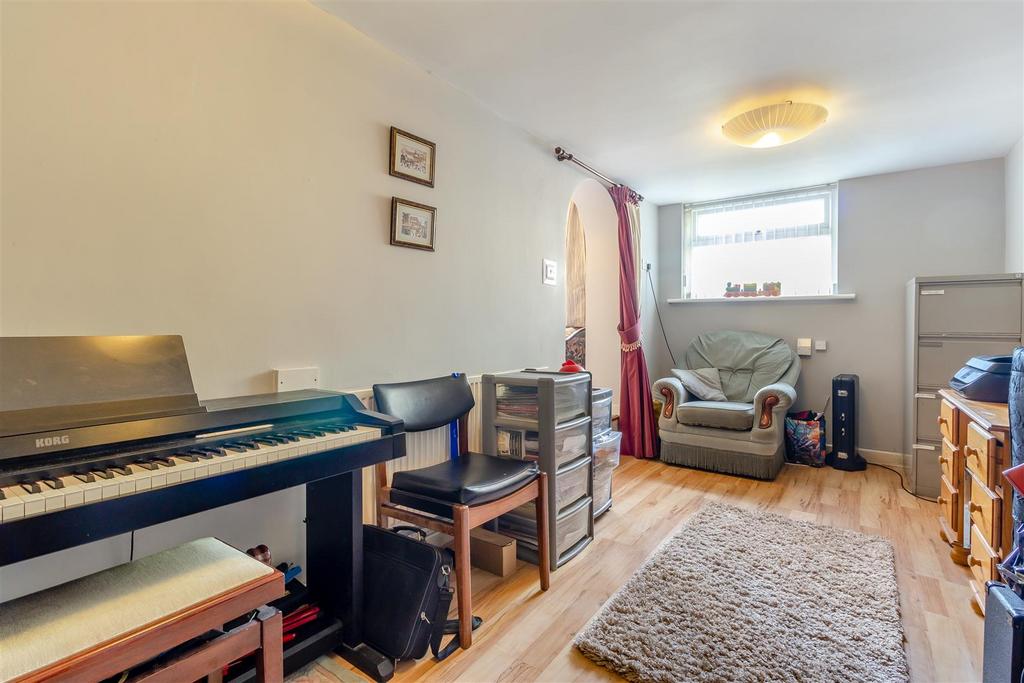 8588934-interior18.jpg