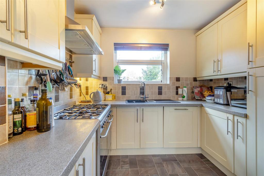 8588934-interior14.jpg