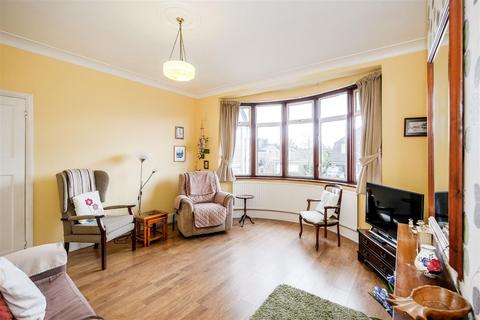 6 Mount View Road, London, E4 7EF
