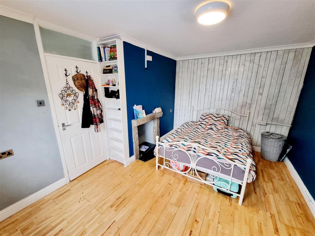 Bed 1.jpg